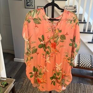 ⭐️ 5 items for $15 ⭐️

XS-M Express Women's Floral Coral Tunic